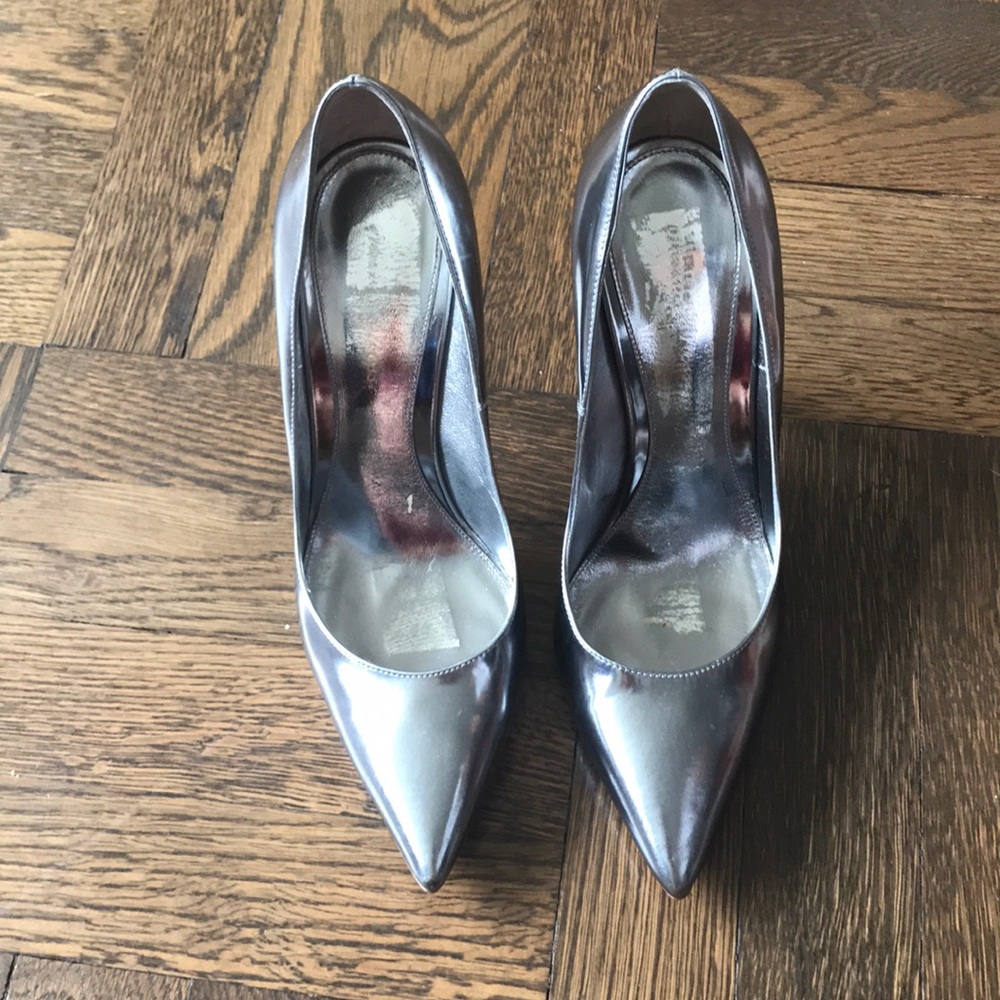 Silver pumps